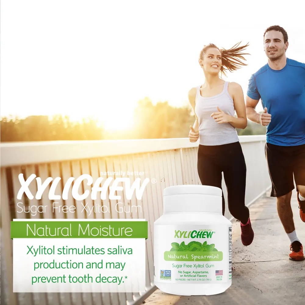 obrázek muže a ženy běžících při západu slunce a s lahvičkou xylitolových žvýkaček spearmint od Xylichew bez aspartamu | Pro webové stránky: healthychewinggum.com | Zdroj: Xylichew