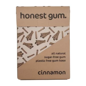 obrázek žvýkačky skořicové přírodní žvýkačky od honest gum ve flipové krabičce zepředu s 12 ks na bílém pozadí bez plastu, cukru, udržitelnosti a aspartamu | Pro web: healthychewinggum.com | Zdroj: honest gum