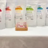 Xylichew chewing gum with cinnamon in a large bag of 500 k standing on a table with a white tablecloth in the foreground with the business card of our company Healthy Chewing - white bags with all Xylichew flavours.