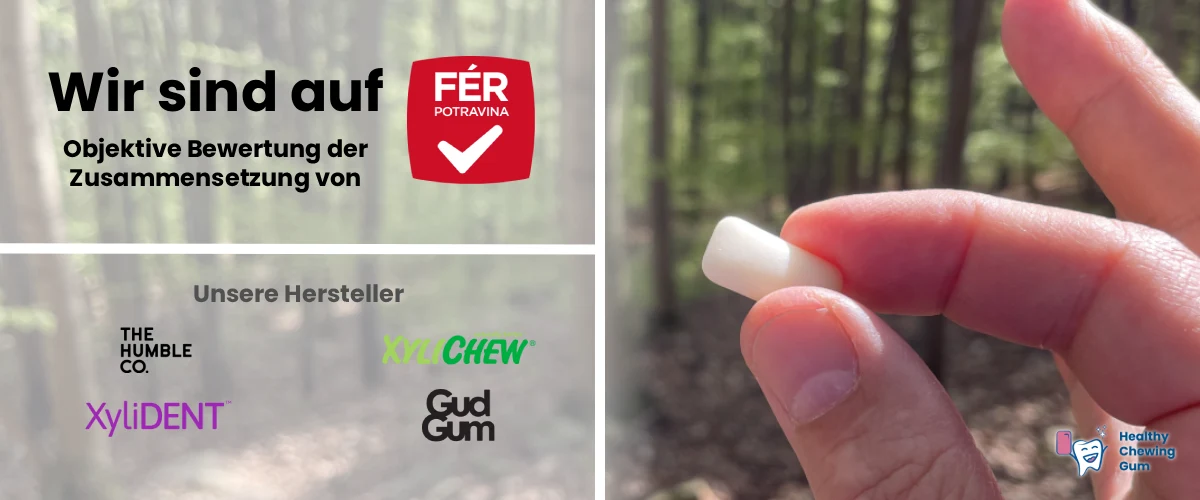 Foto der schönen Natur auf der linken Seite mit einem weißen Schleier, auf dem die Logos von ferpotravina.cz, healthychewinggum.com und den Herstellern von gesunden Kaugummis und Pastillen zu sehen sind, und auf der rechten Seite eine Hand, die zwischen Daumen und Zeigefinger einen weißen Kaugummi hält, Nahaufnahme | Für die Seite: Über uns | Für die Website: healthychewinggum.com