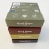 Přírodní žvýkačky Gud Gum - 4 příchutě s kořením - Fenyklové, Skořicové, Kardamon a Hřebíčkové na bílém pozadí